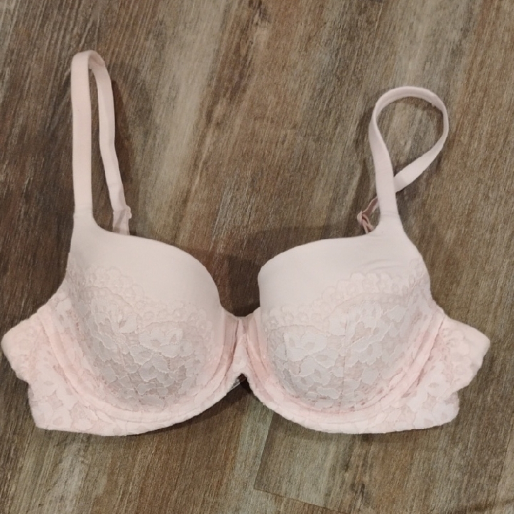 Victoria's Secret Soft Pink Lace Body Bra